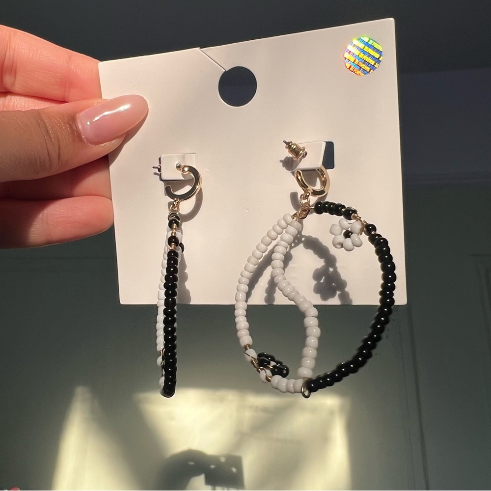 FOREVER21 Black & White Peace Flower Beaded Gold Dangly Hoop Lightweight Earring - Picture 15 of 15